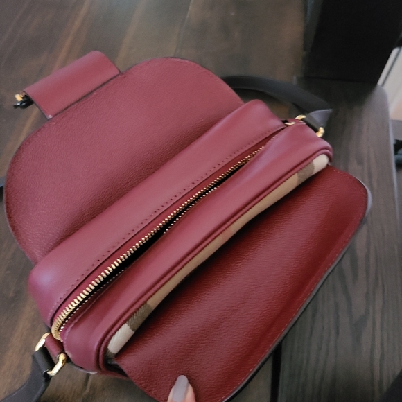 AUTHENTIC BURBERRY BAG - Picture 8 of 9